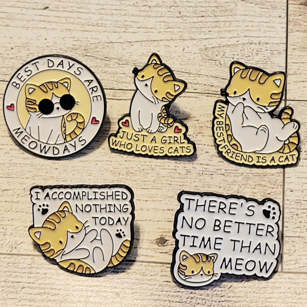 🖤Freaking Cute Cat Enamel Pin Set - White and Tan